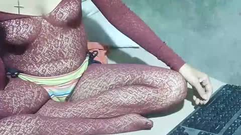 Snapshot of xhotskinny69x chatting on 10.21.25 xhotskinny69x online show from 10.21.25