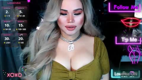 Snapshot of xhugeharleyselfsuckerx chatting on 10.23.25 xHUGECOCKTILLCUMX online show from 10.23.25