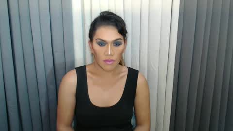 GWEN THOMPSON .......   online show from 01.01.25