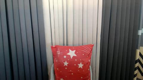 GWEN THOMPSON .......   online show from 02.02.25