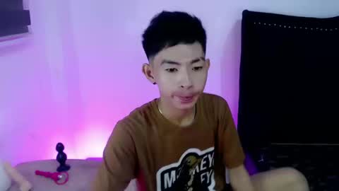 Snapshot of xian_smith12 chatting on 12.17.25 Xian smith online show from 12.17.25