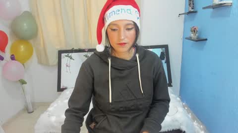 Snapshot of ximena_sm chatting on 12.10.24 Ximena online show from 12.10.24