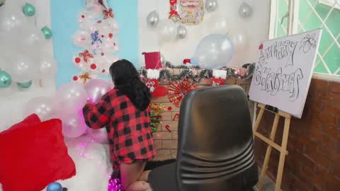 Snapshot of ximena_sm chatting on 12.27.24 Ximena online show from 12.27.24