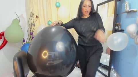 Snapshot of ximena_sm chatting on 01.21.25 Ximena online show from 01.21.25