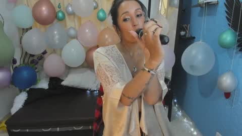 Snapshot of ximena_sm chatting on 01.25.25 Ximena online show from 01.25.25