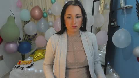 Snapshot of ximena_sm chatting on 01.27.25 Ximena online show from 01.27.25