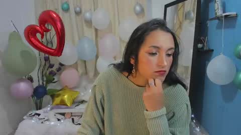 Snapshot of ximena_sm chatting on 02.11.25 Ximena online show from 02.11.25