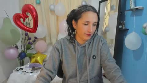 Snapshot of ximena_sm chatting on 02.14.25 Ximena online show from 02.14.25