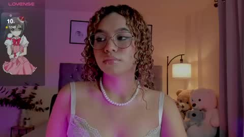 Snapshot of ximena_sotto1 chatting on 04.18.26 camila online show from 04.18.26