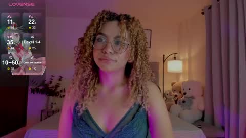 Snapshot of ximena_sotto1 chatting on 04.20.26 camila online show from 04.20.26