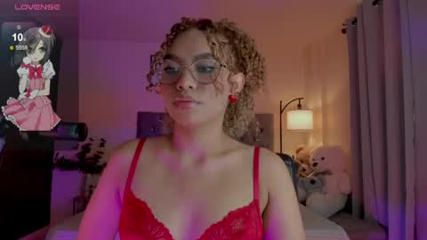 Snapshot of ximena_sotto1 chatting on 04.26.26 camila online show from 04.26.26