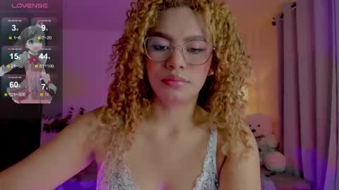 Snapshot of ximena_sotto1 chatting on 05.10.26 camila online show from 05.10.26