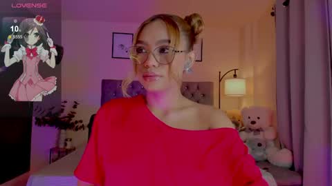 Snapshot of ximena_sotto1 chatting on 05.23.26 camila online show from 05.23.26