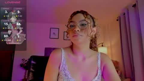 Snapshot of ximena_sotto1 chatting on 06.18.26 camila online show from 06.18.26