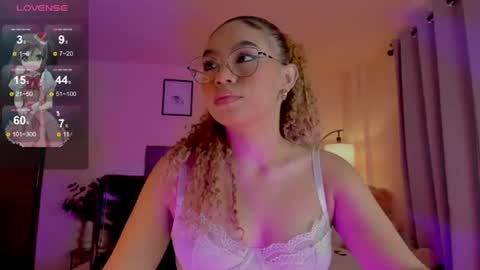 Snapshot of ximena_sotto1 chatting on 06.19.26 camila online show from 06.19.26