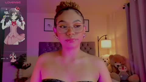 Snapshot of ximena_sotto1 chatting on 06.30.26 camila online show from 06.30.26