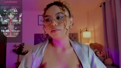 Snapshot of ximena_sotto1 chatting on 07.04.26 camila online show from 07.04.26