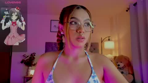Snapshot of ximena_sotto1 chatting on 07.10.26 camila online show from 07.10.26