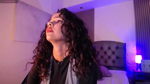 Snapshot of ximenaa_diaz chatting on 02.13.25 Mia Vega online show from 02.13.25