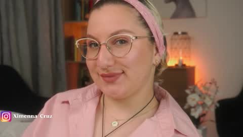 Snapshot of ximenna_cruz_ chatting on 02.18.26 Xime Independent Artist online show from 02.18.26