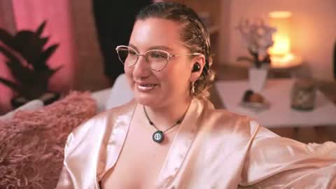 Snapshot of ximenna_cruz_ chatting on 06.10.26 Xime Independent Artist online show from 06.10.26