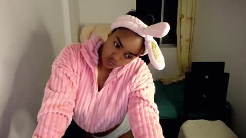 Snapshot of xiomy_winklar chatting on 12.23.24 xiomy winklar online show from 12.23.24