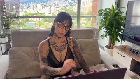 xisisxx online show from 10.25.25