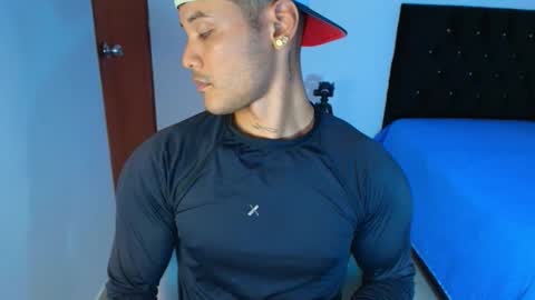 Snapshot of xlatin21 chatting on 11.02.25 xlatin21 online show from 11.02.25