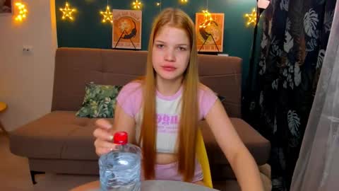 Snapshot of xloe_queen chatting on 12.11.24 Chloe online show from 12.11.24
