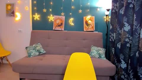 Snapshot of xloe_queen chatting on 12.21.24 Chloe online show from 12.21.24