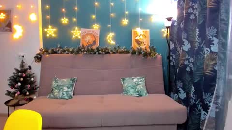 Snapshot of xloe_queen chatting on 12.26.24 Chloe online show from 12.26.24