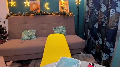 Snapshot of xloe_queen chatting on 12.27.24 Chloe online show from 12.27.24