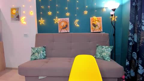 Snapshot of xloe_queen chatting on 01.18.25 Chloe online show from 01.18.25