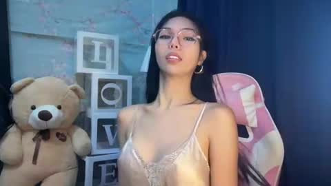 Snapshot of xmonica_cummerx chatting on 09.11.25 Sweet Monica online show from 09.11.25