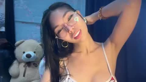 Snapshot of xmonica_cummerx chatting on 09.13.25 Sweet Monica online show from 09.13.25