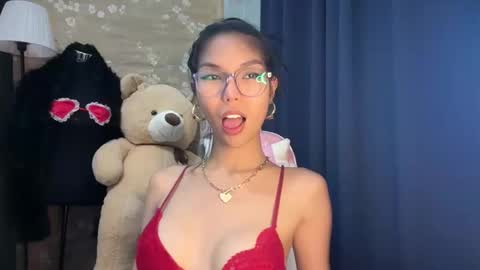 Snapshot of xmonica_cummerx chatting on 11.12.25 Sweet Monica online show from 11.12.25