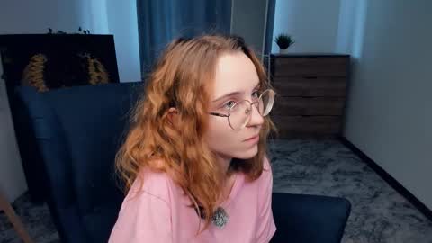 Snapshot of xo_lil_dream chatting on 09.19.25 Kylie online show from 09.19.25