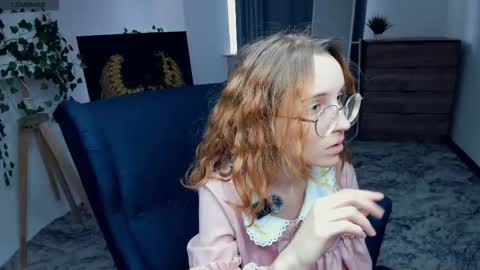 Snapshot of xo_lil_dream chatting on 09.26.25 Kylie online show from 09.26.25