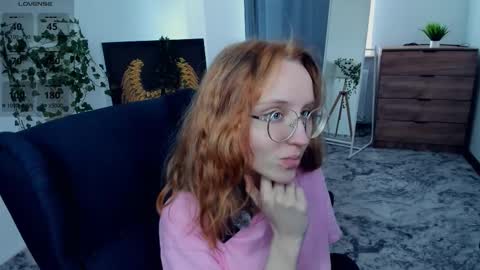 Snapshot of xo_lil_dream chatting on 10.16.25 Kylie online show from 10.16.25