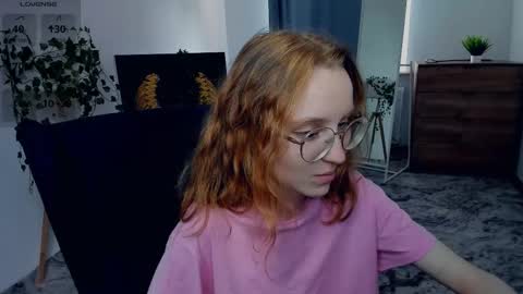 Snapshot of xo_lil_dream chatting on 10.17.25 Kylie online show from 10.17.25