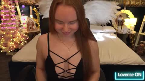 Snapshot of xo_monica chatting on 12.22.25 Monica online show from 12.22.25