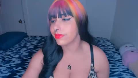 Snapshot of xocurvyrae chatting on 12.04.24 Rae online show from 12.04.24