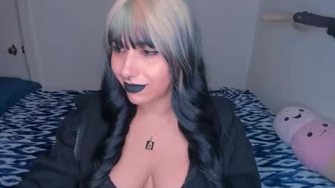 Snapshot of xocurvyrae chatting on 01.10.25 Rae online show from 01.10.25
