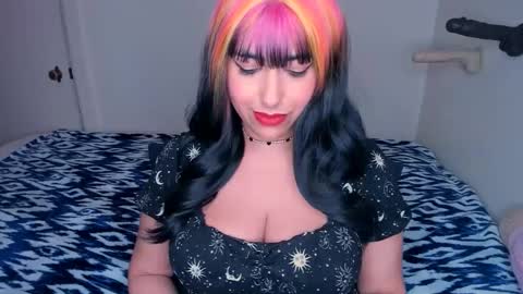 Snapshot of xocurvyrae chatting on 02.27.25 Rae online show from 02.27.25