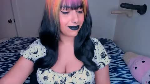Snapshot of xocurvyrae chatting on 02.28.25 Rae online show from 02.28.25