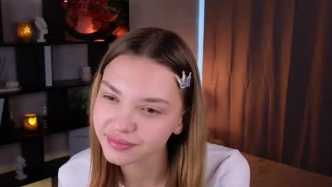 Snapshot of xolidaygirl chatting on 10.31.25 Sydney online show from 10.31.25