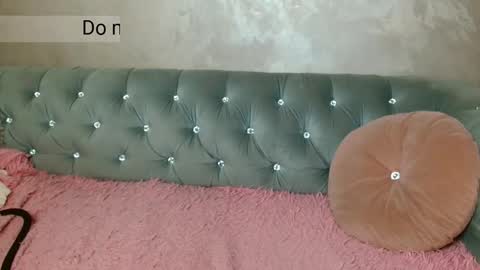 Snapshot of xqueencarox chatting on 09.23.25 xqueencarox online show from 09.23.25