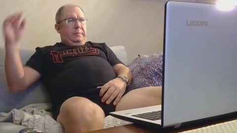 Snapshot of xrap chatting on 11.03.25 xrap online show from 11.03.25