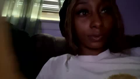 Snapshot of xsneakycouple chatting on 12.10.24 xsneakycouple online show from 12.10.24