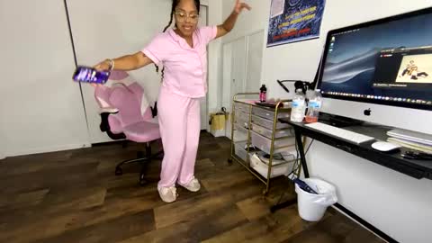 Snapshot of xstargazingx chatting on 09.10.25 xStarGazingx online show from 09.10.25